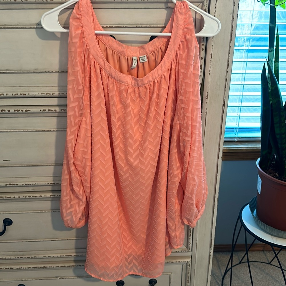 Salmon cold shoulder blouse. 18/20 Sheer top but with under layer also
